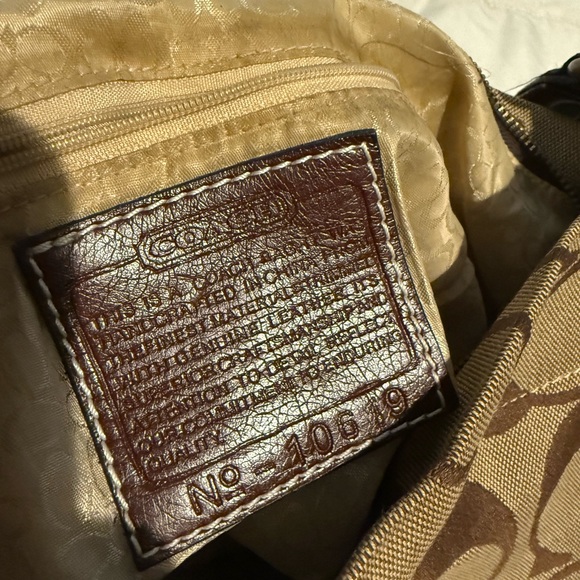 Coach signature Carly Hobo Bag - Picture 7 of 8